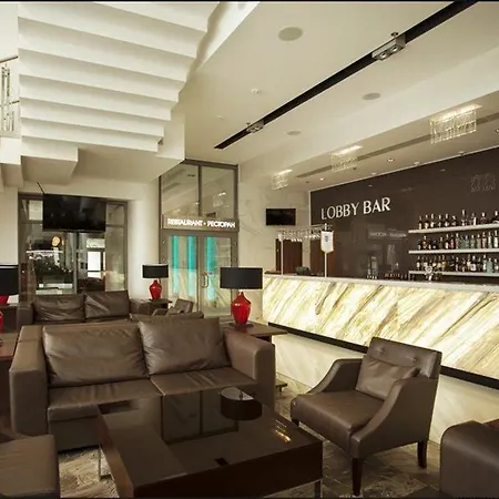 Hotel Victoria &