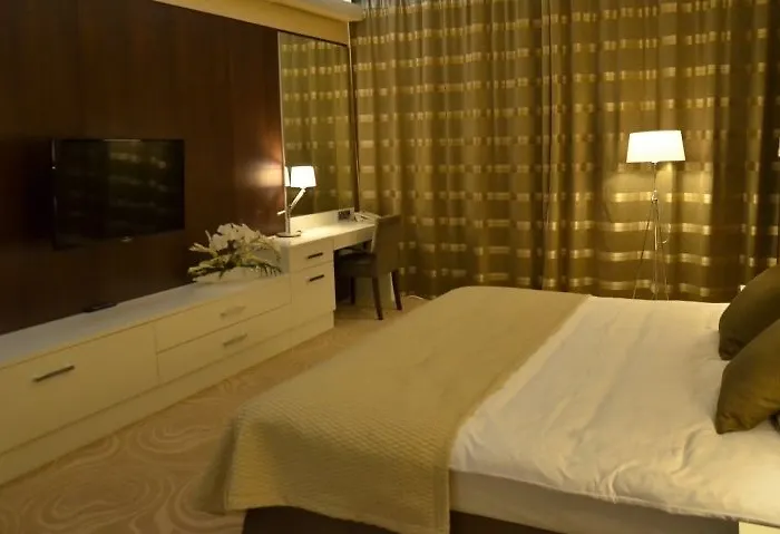 Готель Victoria & 4*