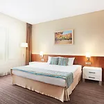Victoria & Hotel
