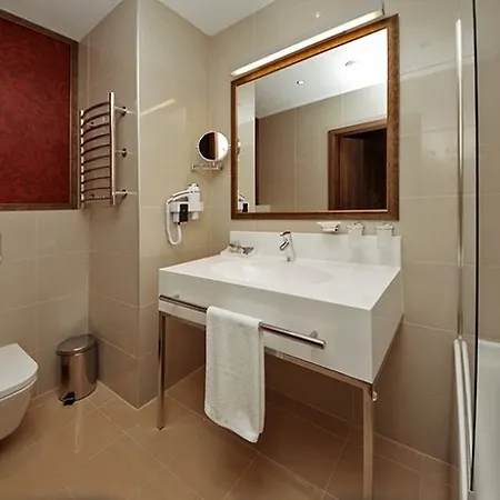 Hotel Victoria &